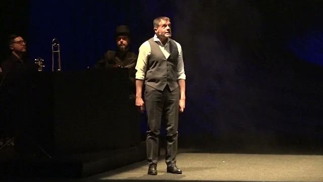 Al Teatro Petrarca di Arezzo Stefano Massini con "L'interpretazione dei sogni" - 0eScrk5JwVE