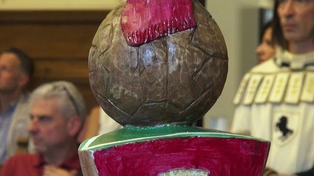 Due passioni in un trofeo. Ecco la lancia d'oro dedicata ai 100 anni dell'Arezzo - 4esia5_Zem0