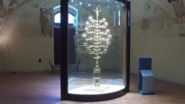 San Valentino, “l'albero d'oro" di Lucignano aspetta coppie da tutta Italia - 8Ie9OdR6sV0