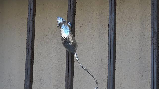 Le creazioni di Raspini ora in mostra anche a Firenze, i Topi d'Argento "evadono" dal loro palazzo - B6oRF1KP-z4