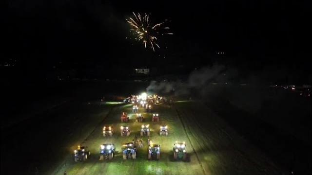 Spettacolo e stupore a Ciggiano per la prima edizione di Agrialbero. In tutto 155 trattori - Bbv3A-On5Bw