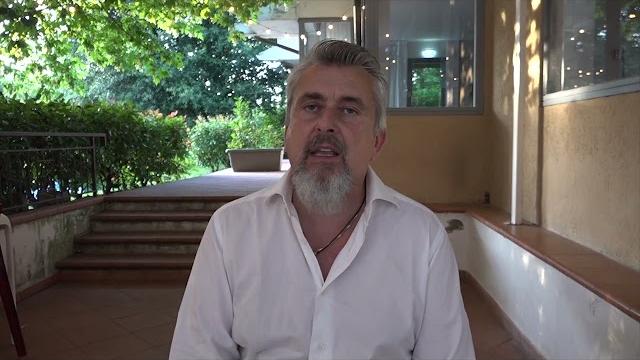 "Salva una vita", Gabriele Merlo presenta il suo libro sull'animalismo ad Arezzo - FT4o1nFIHjE