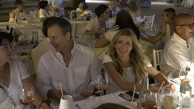 Arezzo, successo per la Cena Bianca in piazza Grande - IEhtgF-HaMc