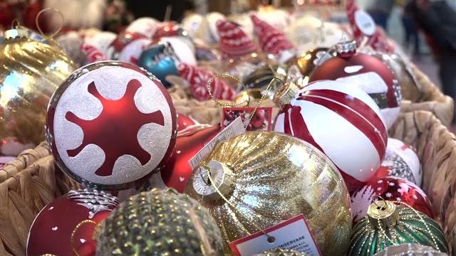 Arriva la Befana ad “Arezzo Città del Natale”. Torna nella sede la Befana di Porta del Foro - WK4yi8RyTJU