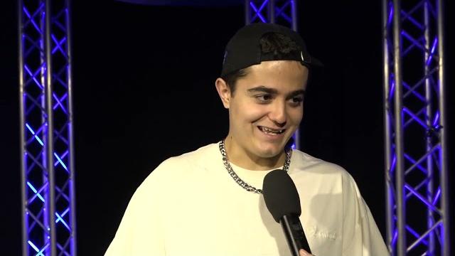 Riccardo, 20 anni e un sogno nel cassetto. Diventare un cantante Pop - aeYfBqwy2XY