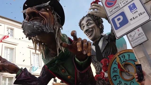 Carnevale di Foiano, la prima uscita dei carri - bKBbO31LDd0