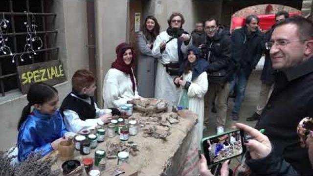 Il Vescovo Andrea in visita al presepe vivente di Oliveto (Ar). "Bellissimo borgo" - dRoi117odlY