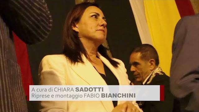 A Lucignano la magia della Maggiolata illumina la notte - hMid1NVnPmY