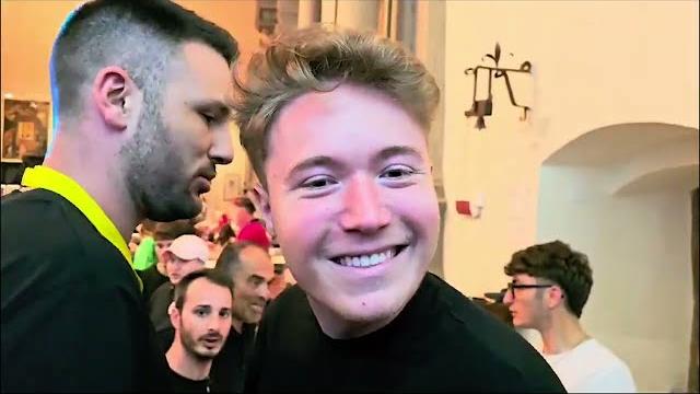 Cortona Comix: Alfa dialoga con gli studenti. "Sganciatevi dal mondo dei social" - jKiex8kiK6o