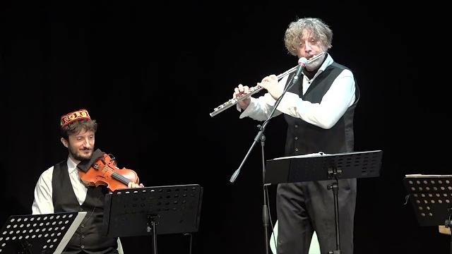 Giorno della Memoria, il Kechì Kinnor dell’Orchestra Multietnica al Teatro Pietro Aretino - kiCHjN2LxO8