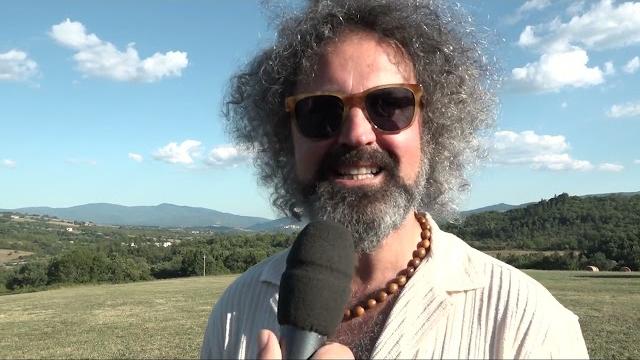 Cristicchi omaggia Battiato alla Pieve di Romena - kxyz9f-wHWk