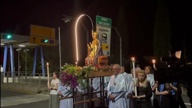 Fede e tradizione popolare. Tanta gente alla processione di Santa Maria delle Vertighe - lqFgEtQ0IdE