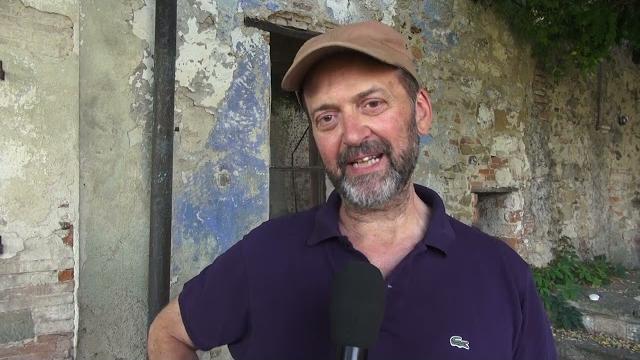 "Mattimonio": Tovaglia a quadri ricorda la figura di Adalgisa Conti. - m-Jat5Jv_lY