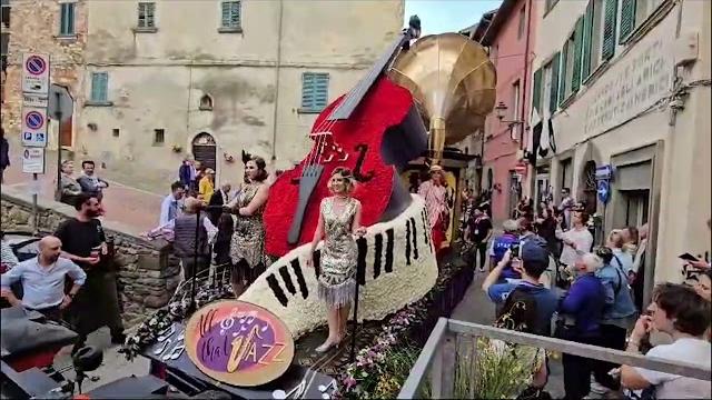 Maggiolata Lucignanese, la vittoria va al Rione Via dell'Amore - oDx5vYtFX1k