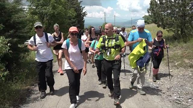Ancora un successo per Poti a Piedi, in 250 sulla montagna degli aretini - q-Z1j1zAbh4
