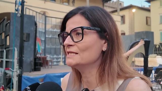 L'Opera lirica torna in piazza Masaccio a San Giovanni Valdarno: successo per La Bohème - s3T92ircUk4