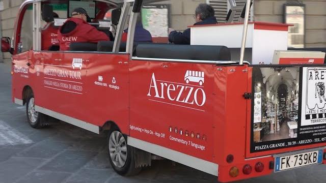 Pasqua ad Arezzo: possibile anche un giro della città con il bus elettrico - v8sIVkPeO6g