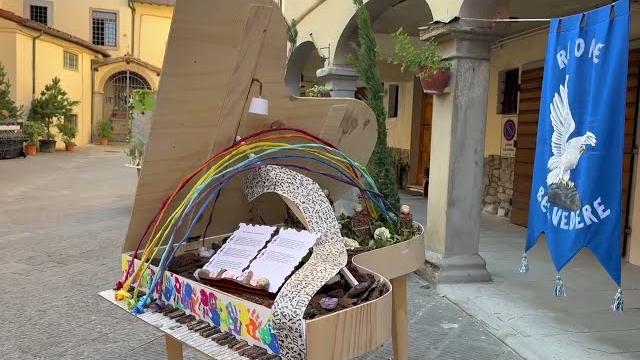 Angoli fioriti a Pratovecchio, la sfida dei fiori e dell'arte nei piccoli rioni