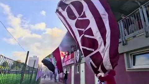 Derby Perugia–Arezzo, i tifosi amaranto abbracciano la squadra alla rifinitura - Cjp2h1qoNNg