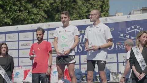 Il keniano Brian Kibor Akotir vincitore della Scalata al Castello numero 53 - JPOZIukj6kw