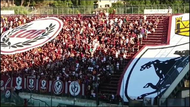 Cade il divieto di trasferta per i tifosi amaranto a Pesaro, il Tar accoglie il ricorso - NLcYWRldozk