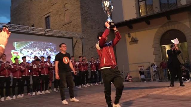 Un fiume amaranto festeggia la promozione in C dell'Arezzo. Manzo: "ora pensiamo al futuro" - OKty3Fgmm8g