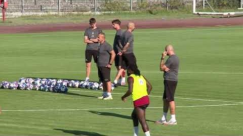 L'Arezzo si prepara alla prima gara in B contro l'Avellino. Abbonamenti oltre quota 5mila - vQ33Cl_PTmM