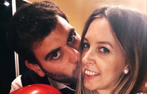 Morta a Mykonos prima delle nozze. Il testimone avvia raccolta fondi per la figlia di Sara e Luca